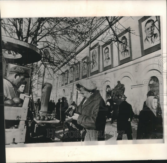 1964 Press Photo Revolution day preparations in Moscow Russia - mjc08762