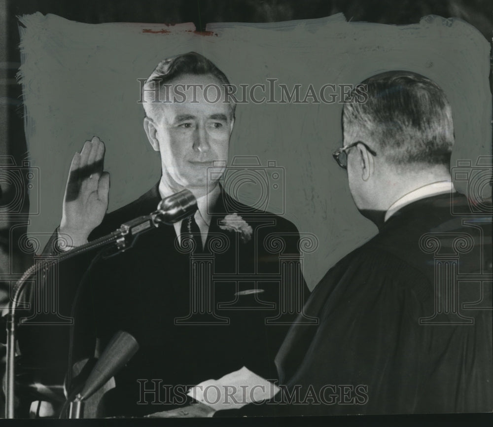 1957 Press Photo Vernon W. Thomson sworn in as Wisconsin governor in Madison- Historic Images