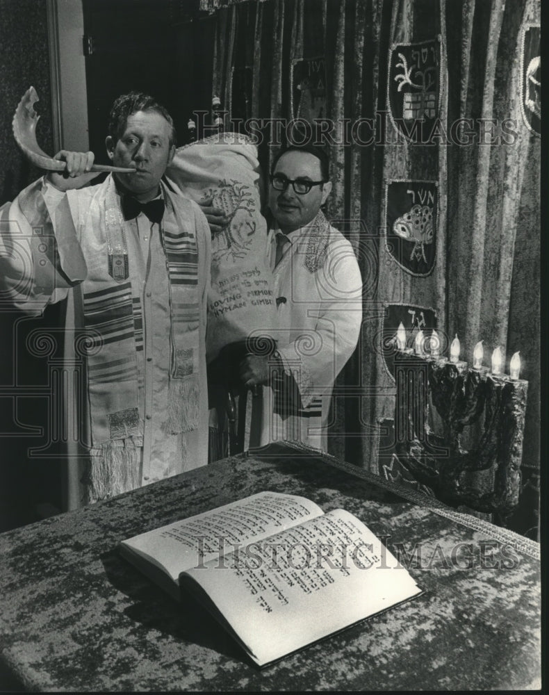 1971 Press Photo Rabbi Bernard Reichman  and Cantor George Surlin- Historic Images