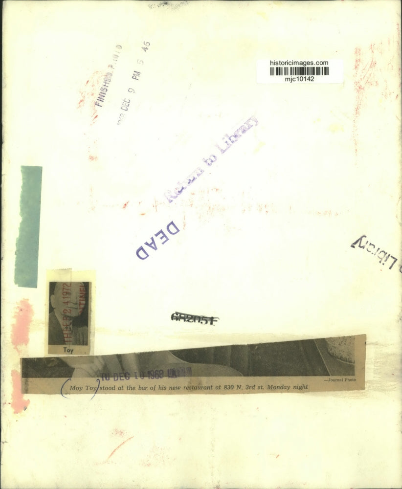 1968 Press Photo Roy Toy stands at the bar of his new restaurant - mjc10142