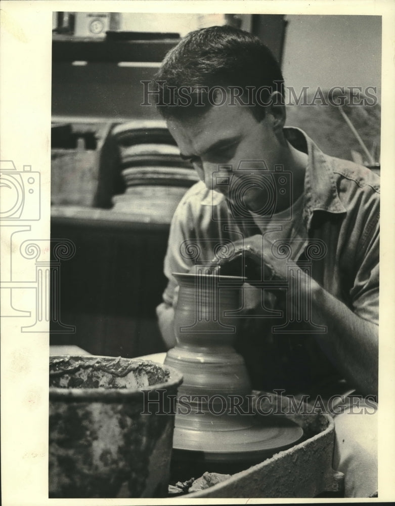 1966 Press Photo Potter Don Trudell at the wheel- Historic Images