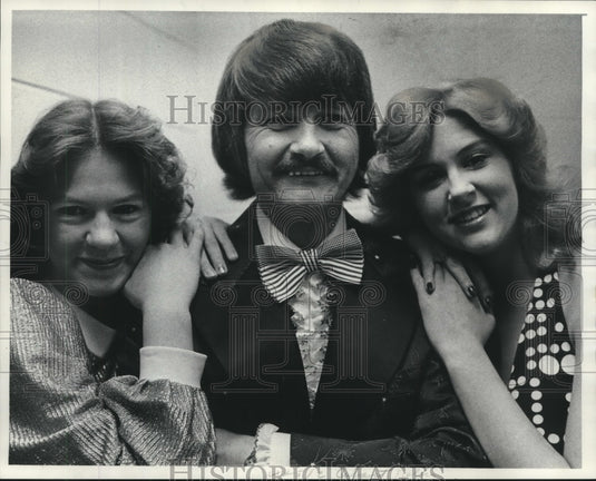 1976 Press Photo Dancer Frankie Tent with daughters Kim & Terry - mjc10759- Historic Images