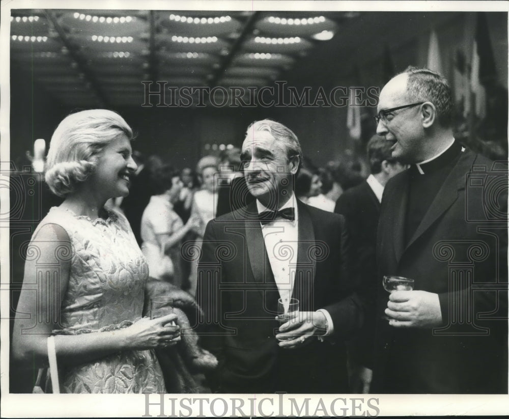 1969 Press Photo Mrs. Johnson & Francis Trecker & Father John Raynor, Wisconsin