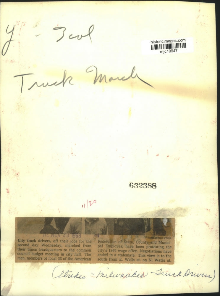 1963 Press Photo Milwaukee city truck drivers protesting city's wage offer