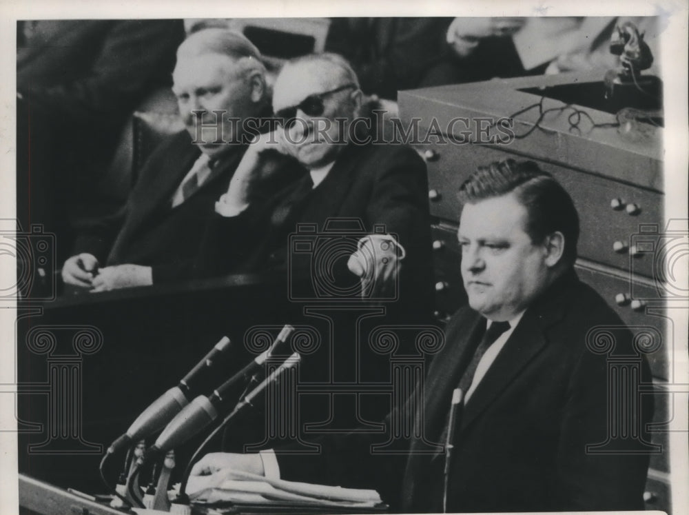 1958 Press Photo West German Defense Minister Strauss addresses Parliament, Bonn- Historic Images