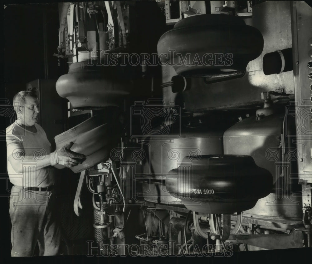 1966 Press Photo Vulcanizing equipment at B.F. Goodrich Tire plant, Akron, Ohio