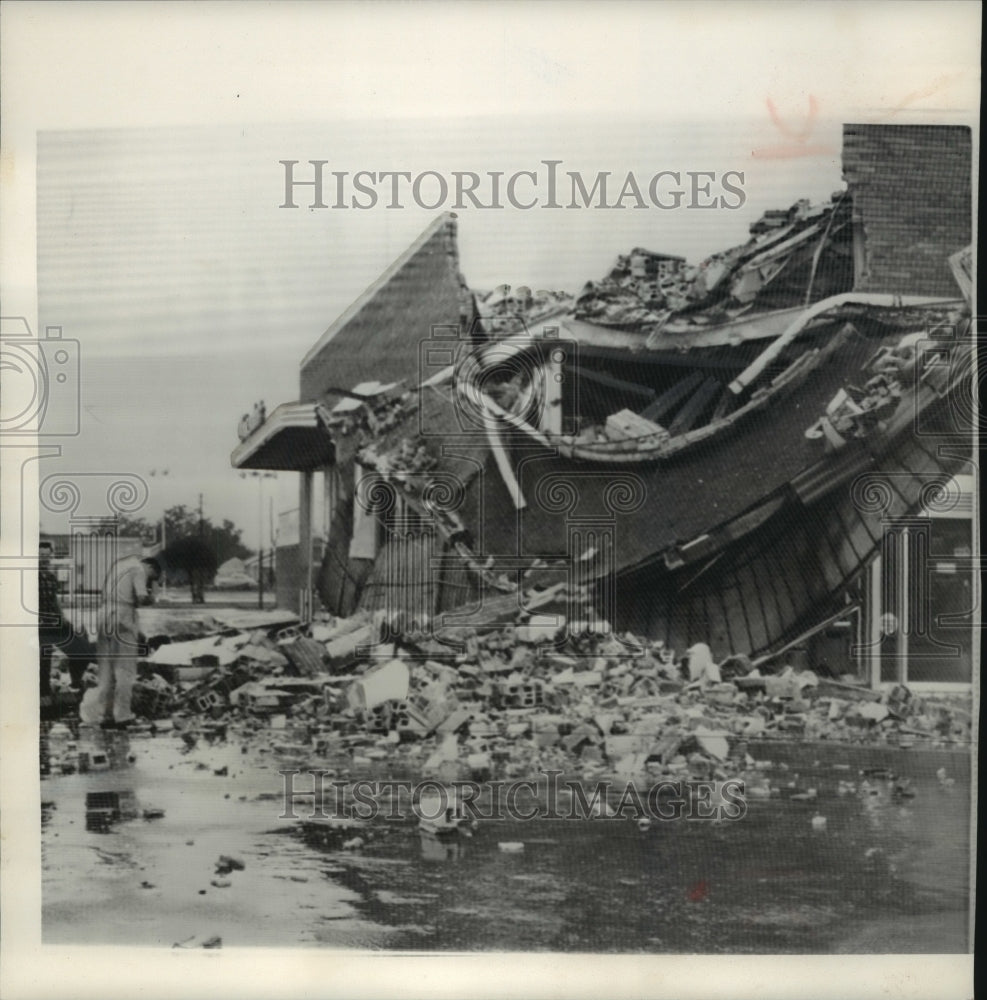 1957 Press Photo Ruins left by Hurricane Audrey in Port Arthur, Texas- Historic Images