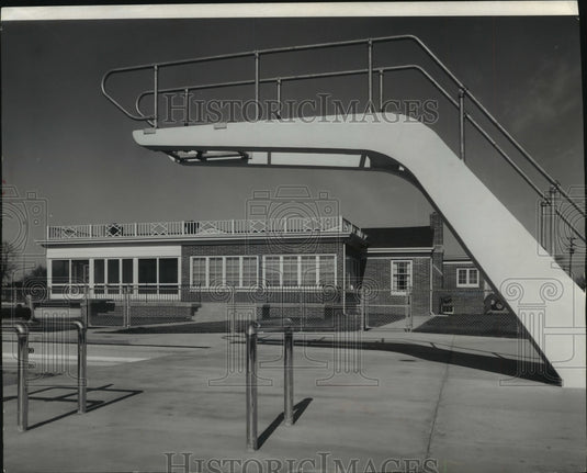 1955 Press Photo Fox Point town club swimming pool, Milwaukee - mjc12432- Historic Images