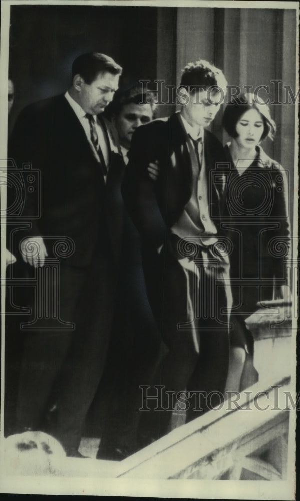 Load image into Gallery viewer, 1967 Press Photo Vladimir Tkachenko and his wife leave Soviet embassy for London
