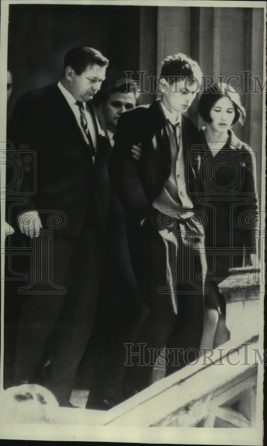 1967 Press Photo Vladimir Tkachenko and his wife leave Soviet embassy for London