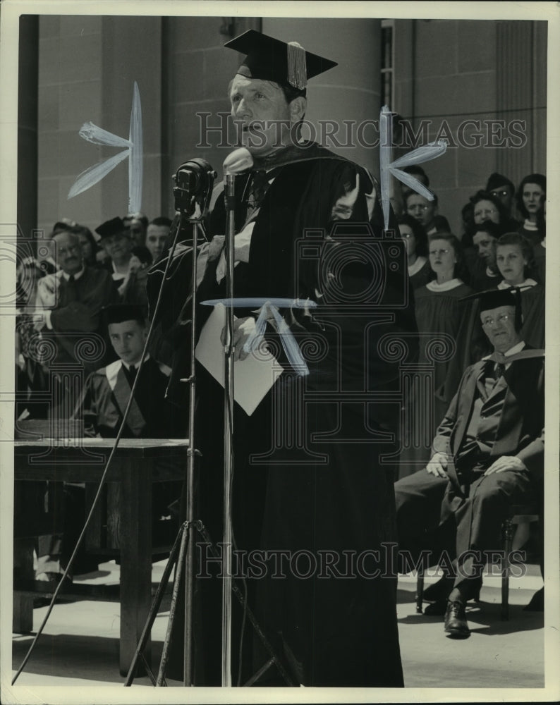 1940 Press Photo Spencer Tracy receives honorary degree from Ripon College, WI- Historic Images