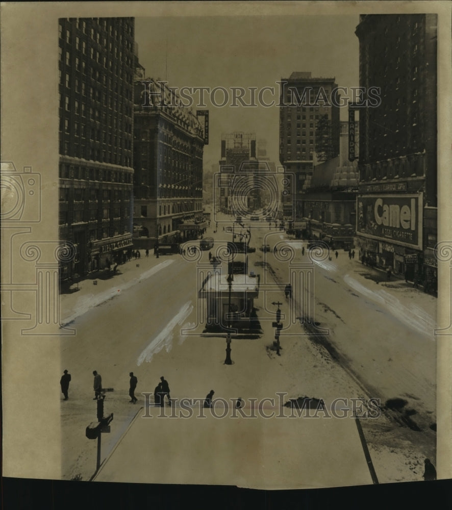 1960 Press Photo Times Square in New York, deserted after a blizzard - mjc12551- Historic Images