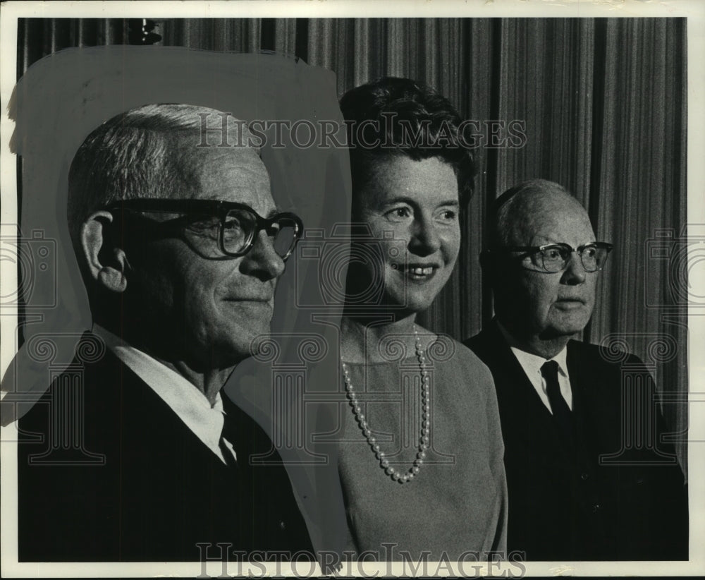1965 Press Photo Donald Slichter, Northwestern Mutual Life Insurance at dinner