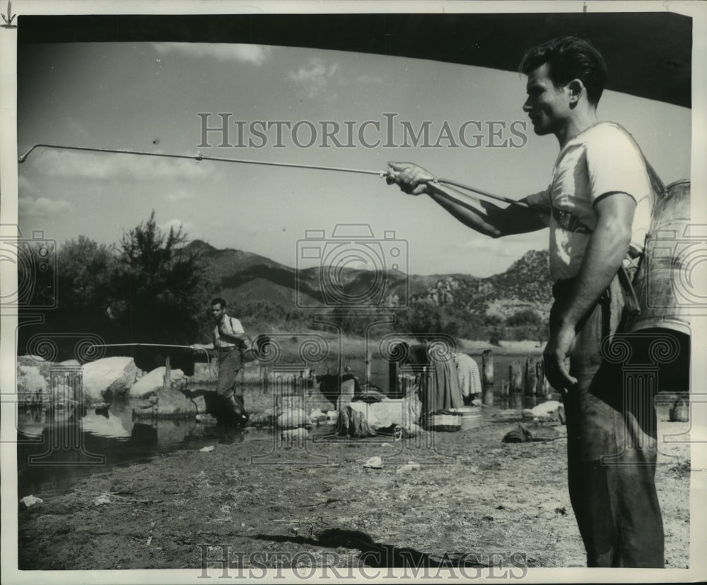 1952 Press Photo Sadinia health workers spray near water for mosquitoes- Historic Images