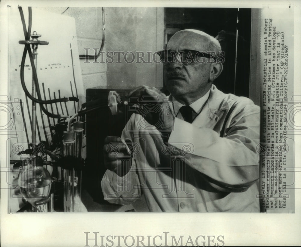 1967 Press Photo Industrial chemist Robert Strickman conducts test, New Jersey- Historic Images