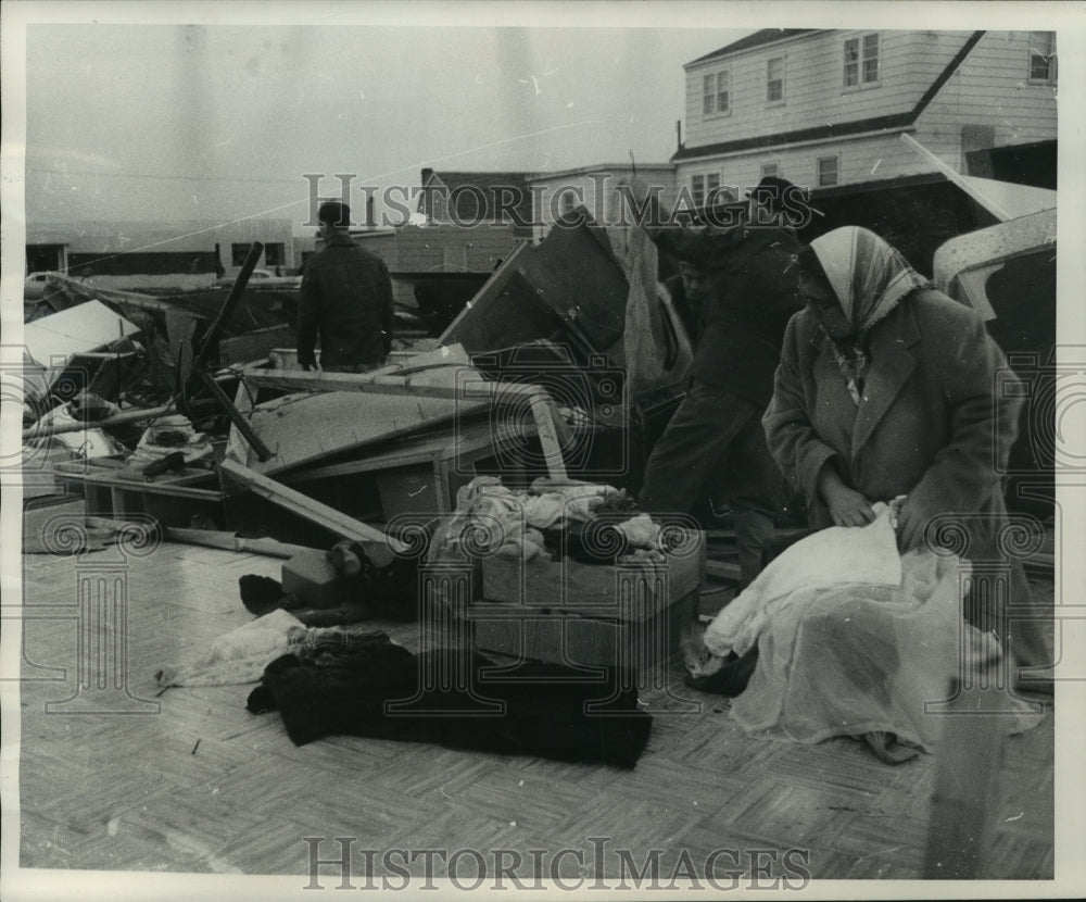 1956 Press Photo Volunteers search a storm damaged home at Berlin, Wisconsin- Historic Images