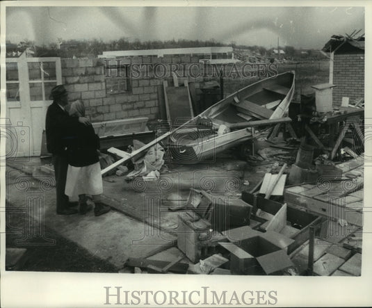 1956 Press Photo Mr. & Mrs. M.R. Nicole at their tornado damaged home, Wisconsin- Historic Images