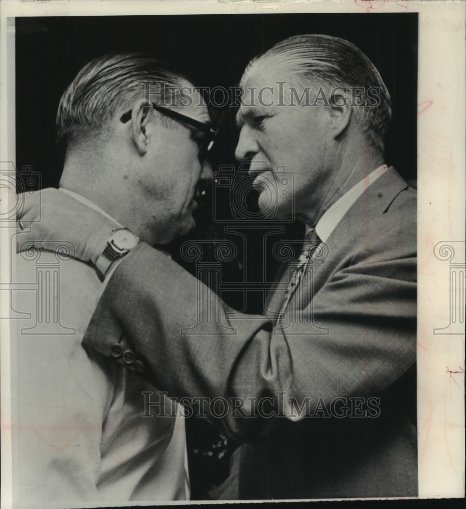 1964 Press Photo Governor Robert E. Smylie talks with George Romney in Denver.- Historic Images