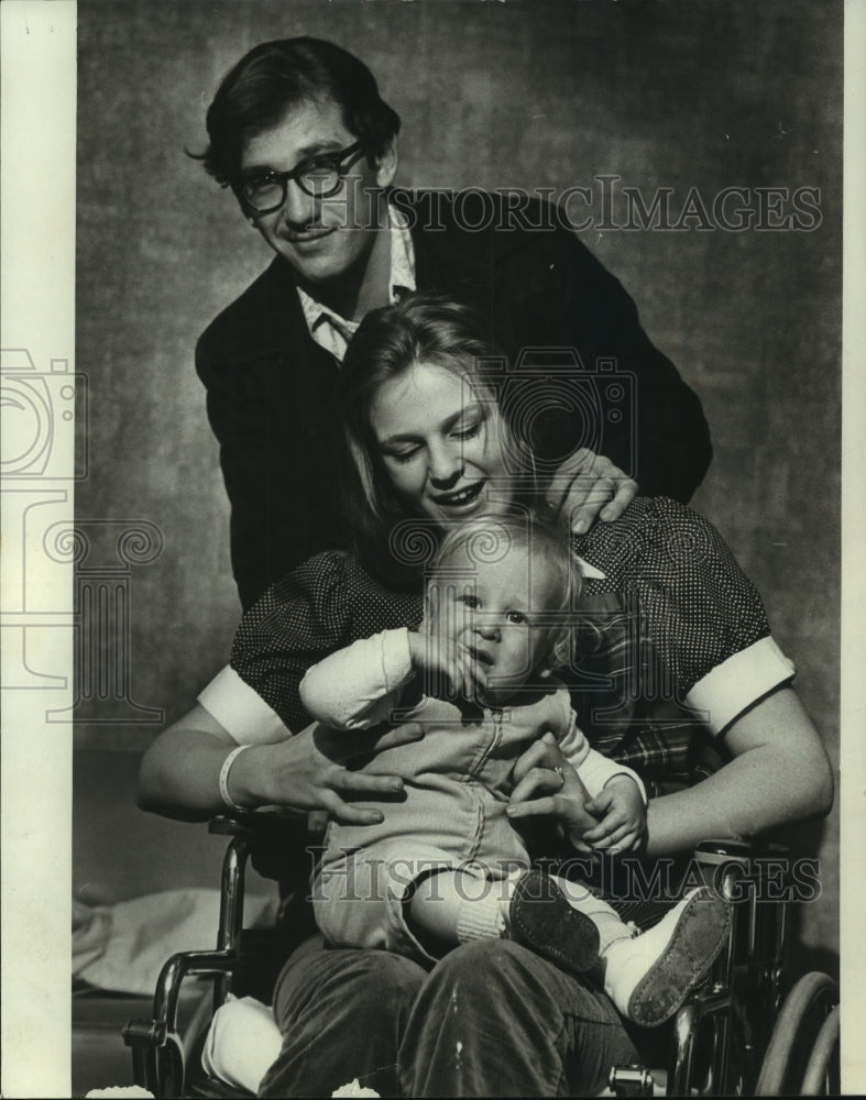 1973 Press Photo Patricia Sobczyk, family, holding son in her lap at hospital.- Historic Images