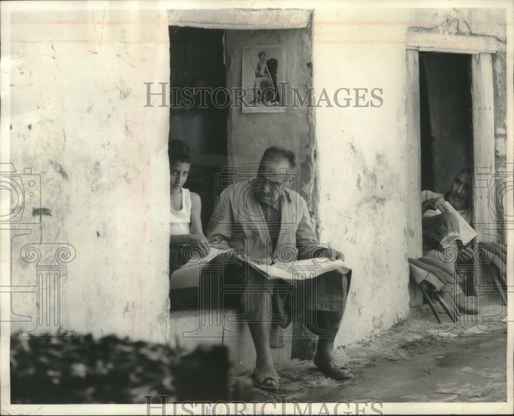 1962 Press Photo A stall merchant sits in an alcove of the Tunisian Casbah