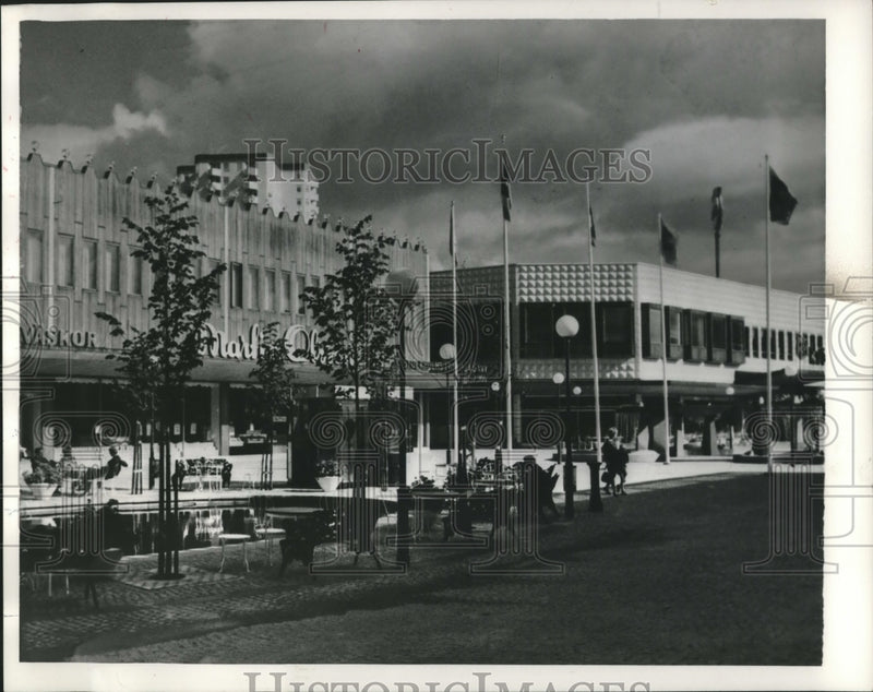 Load image into Gallery viewer, 1964 Press Photo Farsta shopping Center, Sweden - mjc14677
