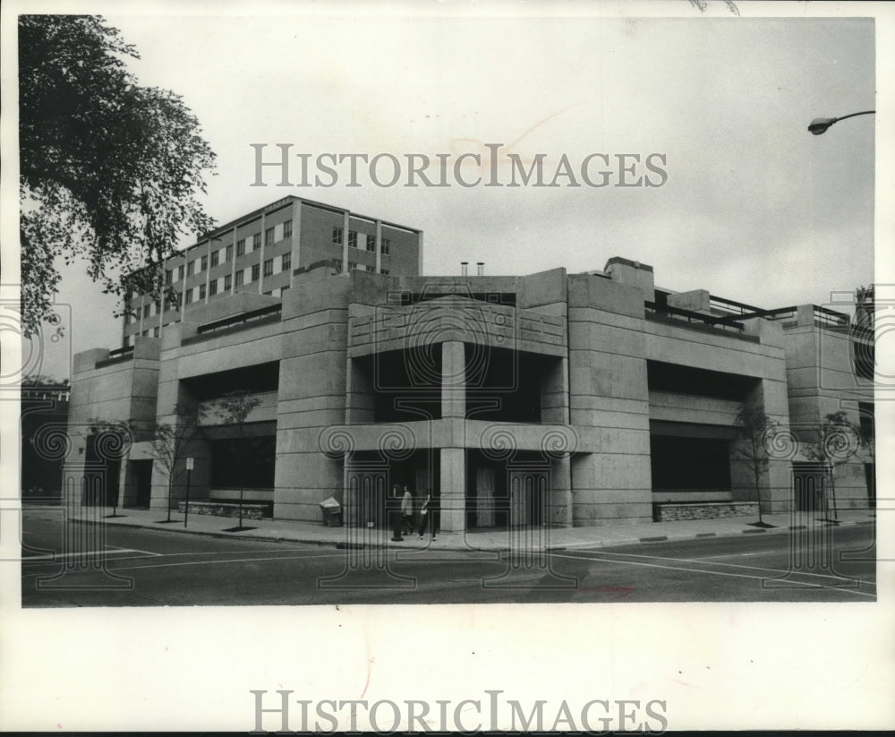 1972 Press Photo University of Wisconsin-Madison Bookstore in a Religious Center- Historic Images