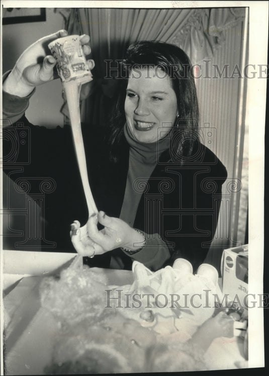 1991 Press Photo Marianne Szymanski testing a children's toy called Toxic Waste- Historic Images