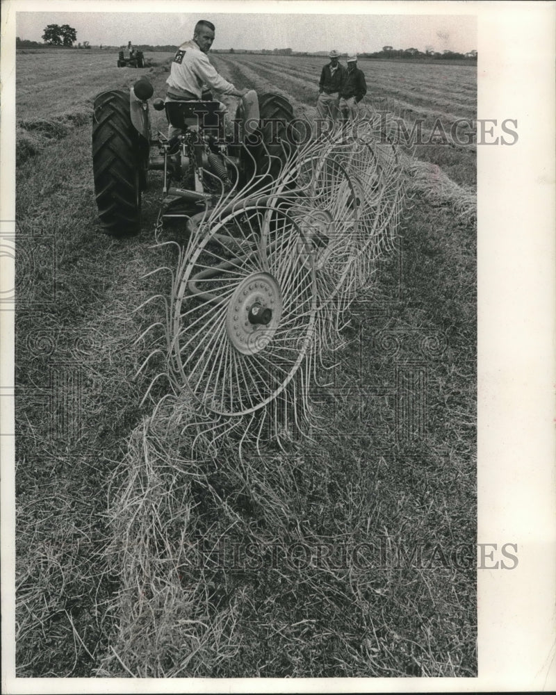 1964 Press Photo Experimental farm of University of Wisconsin at Lake Mills- Historic Images