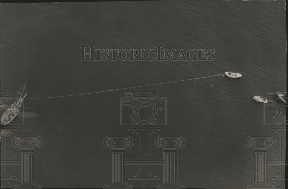 1954 Press Photo The Luckime is pulled from a Lake Michigan sandbar by a tugboat- Historic Images