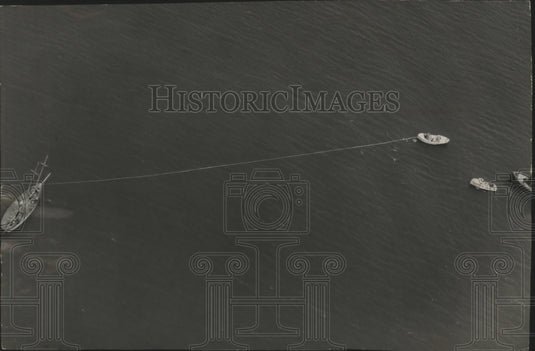 1954 Press Photo The Luckime is pulled from a Lake Michigan sandbar by a tugboat- Historic Images