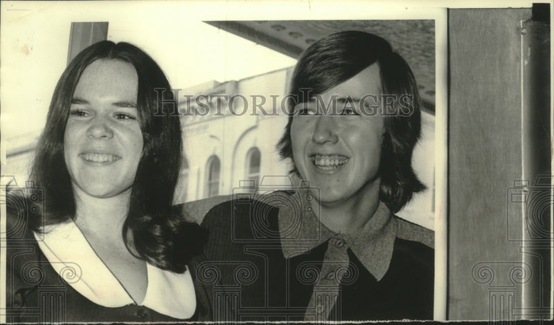 Load image into Gallery viewer, 1972 Press Photo Mr. &amp; Mrs. Dave Smith of Grand Island, Nebraska - mjc16176

