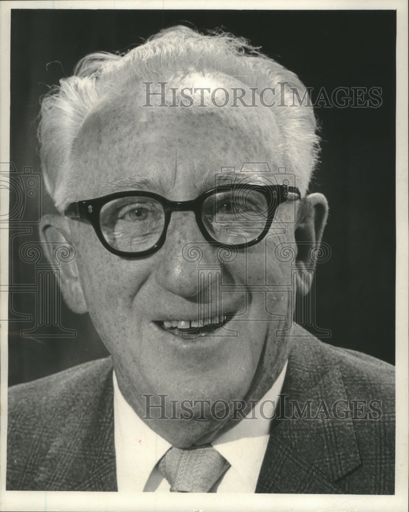 1967 Press Photo Sports Reporter Arthur (Red) Schinner - mjc16576- Historic Images