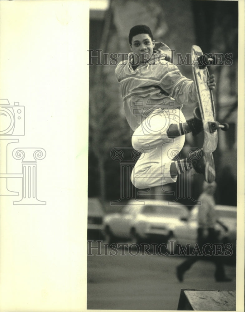 1987 Press Photo Brian Jones in the air on his skateboard ramp, Wisconsin- Historic Images