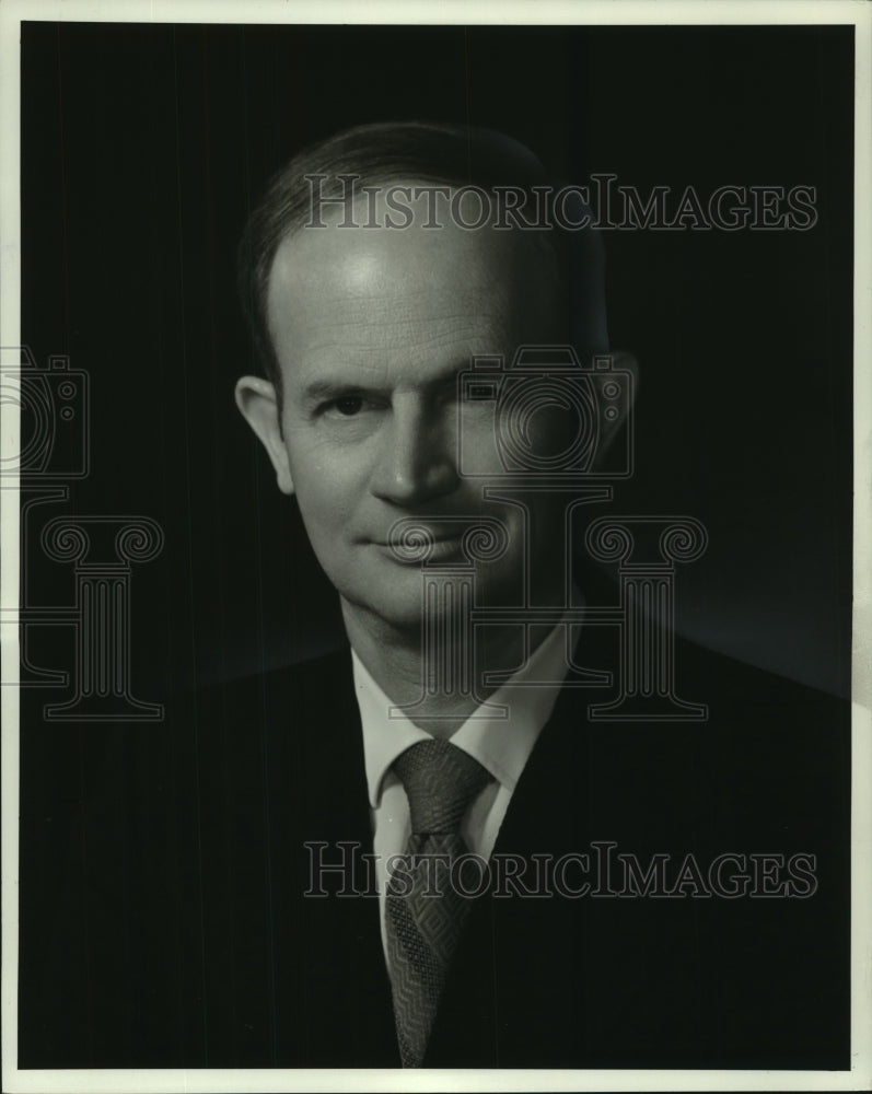 1974 Press Photo Charles Strang Outboard Marine Corporation - Waukegan, IL
