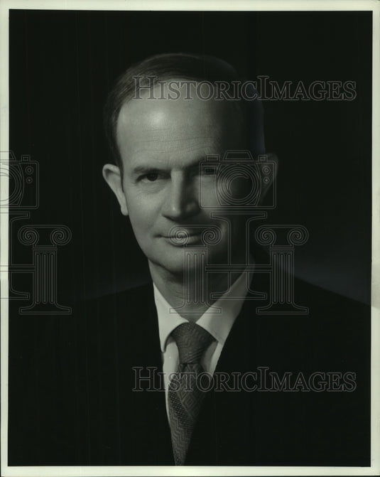 1974 Press Photo Charles Strang Outboard Marine Corporation - Waukegan, IL