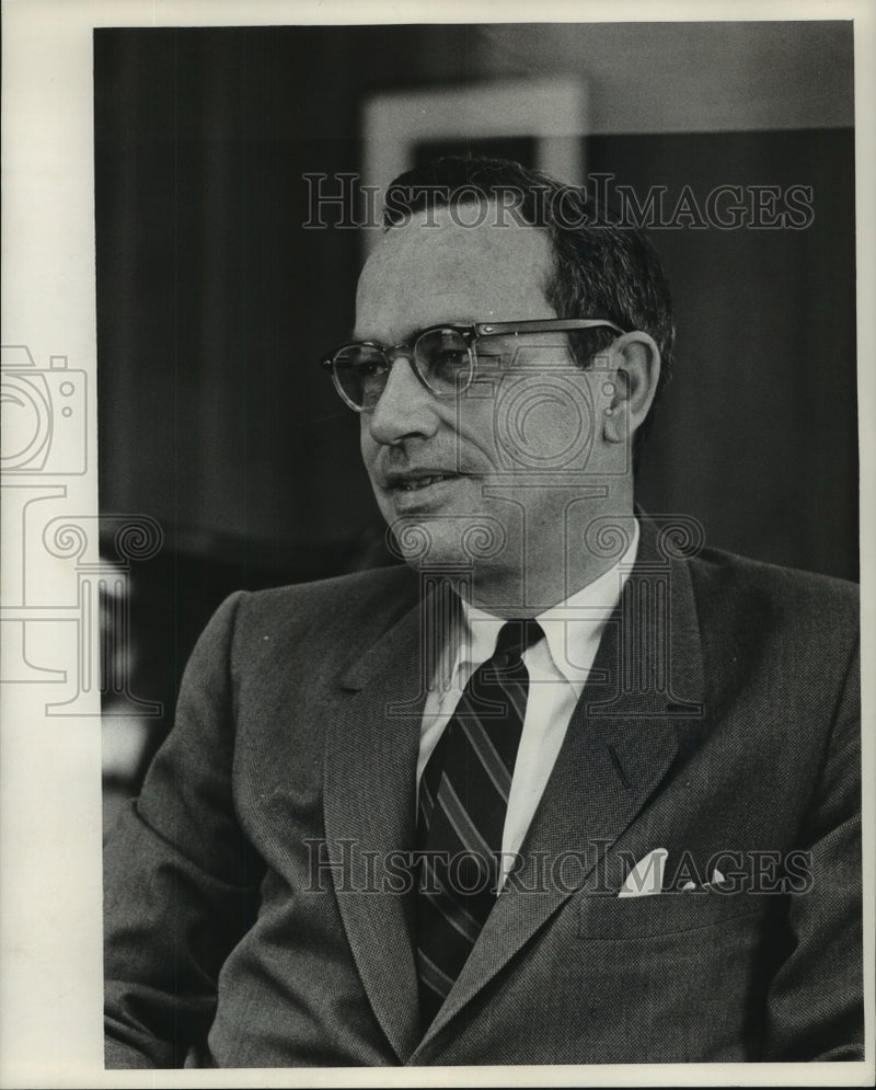 Load image into Gallery viewer, 1961 Press Photo John Strange Institute of Paper Chemistry Appleton Wisconsin
