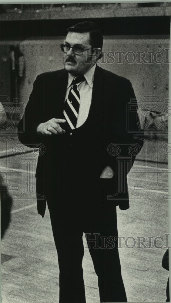 1979 Press Photo Bill Stier, Cardinal Stritch basketball coach - mjc17588- Historic Images