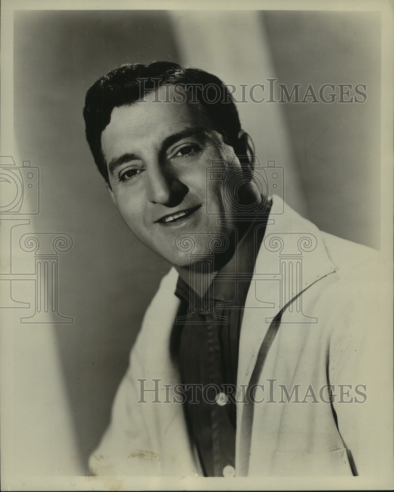 Load image into Gallery viewer, 1956 Press Photo Danny Thomas - mjc17648
