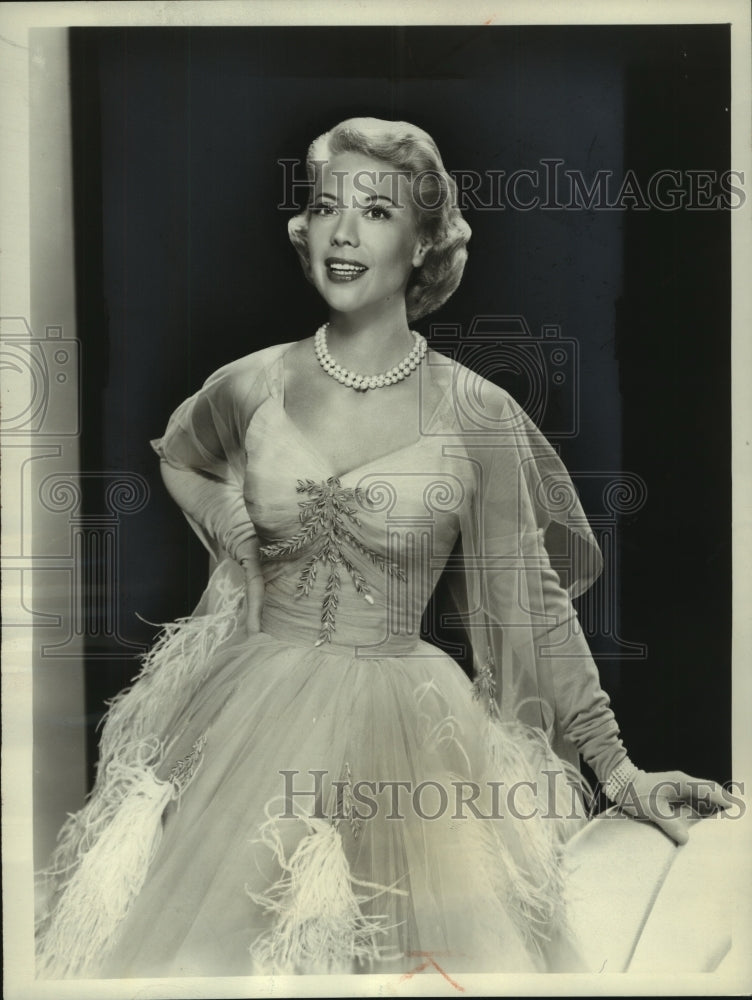 1957 Press Photo Dinah Shore - mjc17710- Historic Images