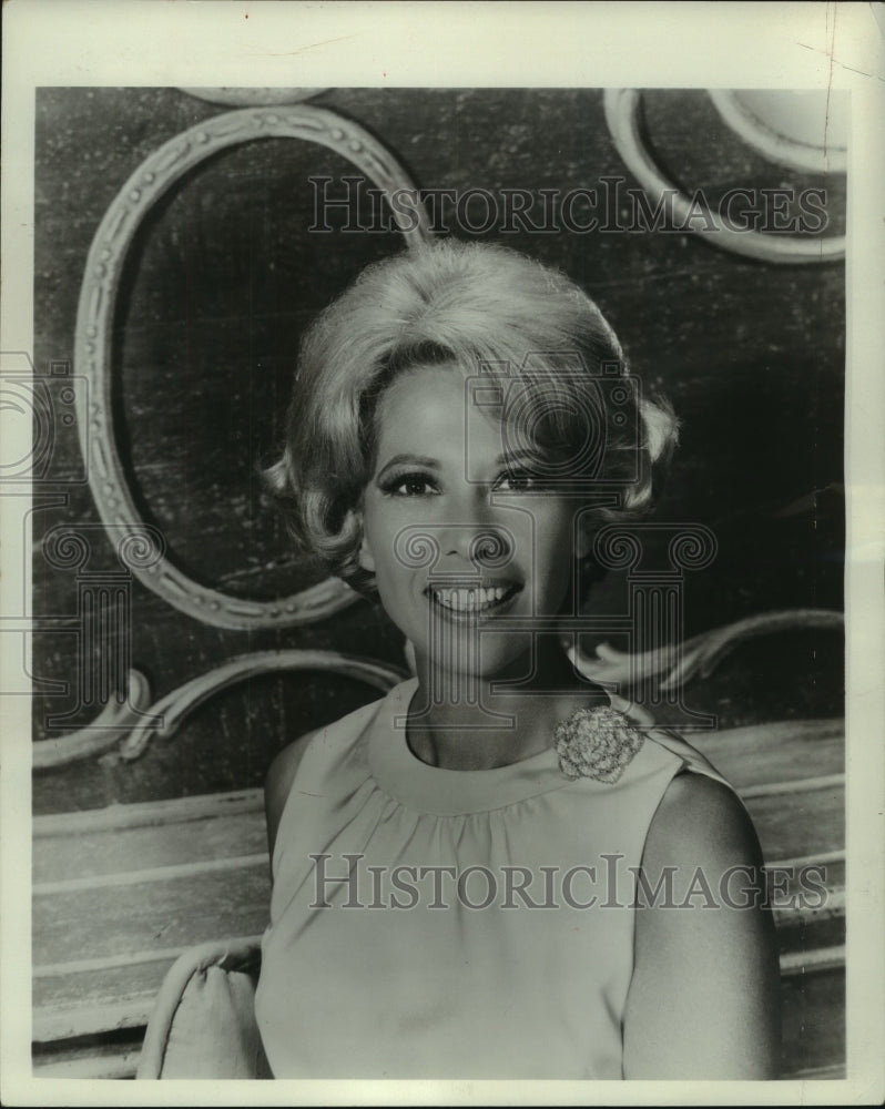 1964 Press Photo Dinah Shore returns to television - mjc17731- Historic Images
