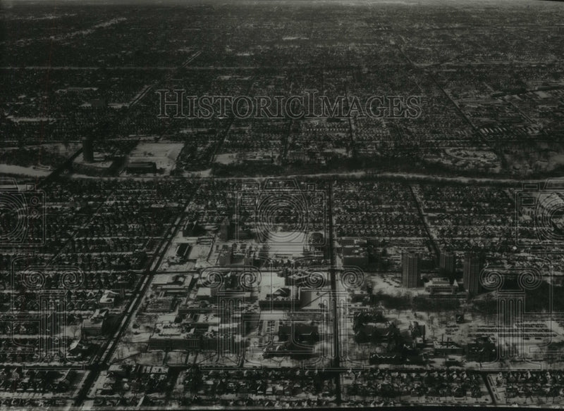 Load image into Gallery viewer, 1970 Press Photo Aerial view of the University of Wisconsin in Milwaukee
