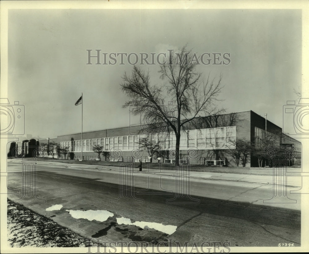 1972 Press Photo Teledyne Wisconsin Motor Military Plant in Milwaukee