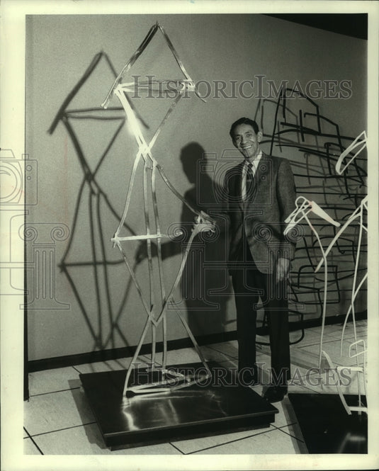 1968 Press Photo Ralph Mitchell Tate, artist & his sculpture doodle called "Man"- Historic Images
