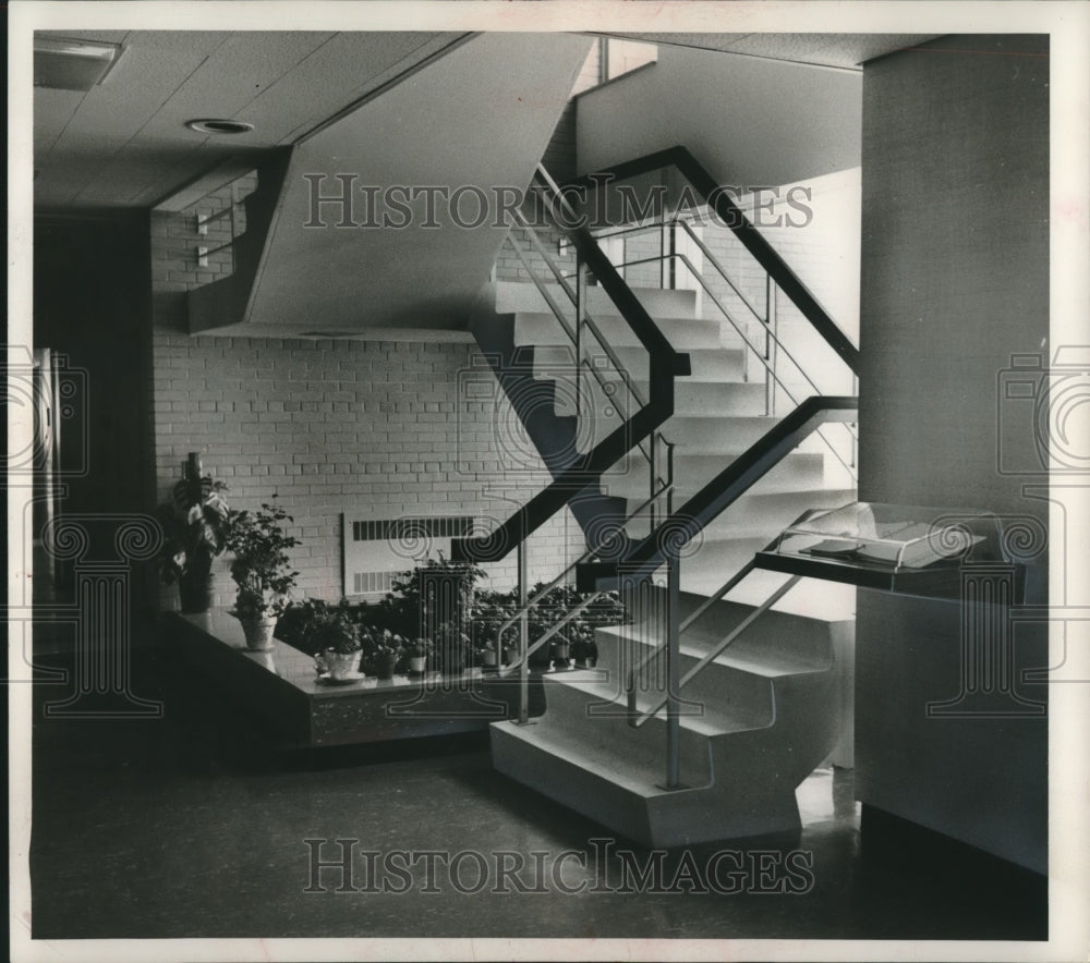 1958 Press Photo Inside view of Trinity Memorial Hospital. - Historic Images