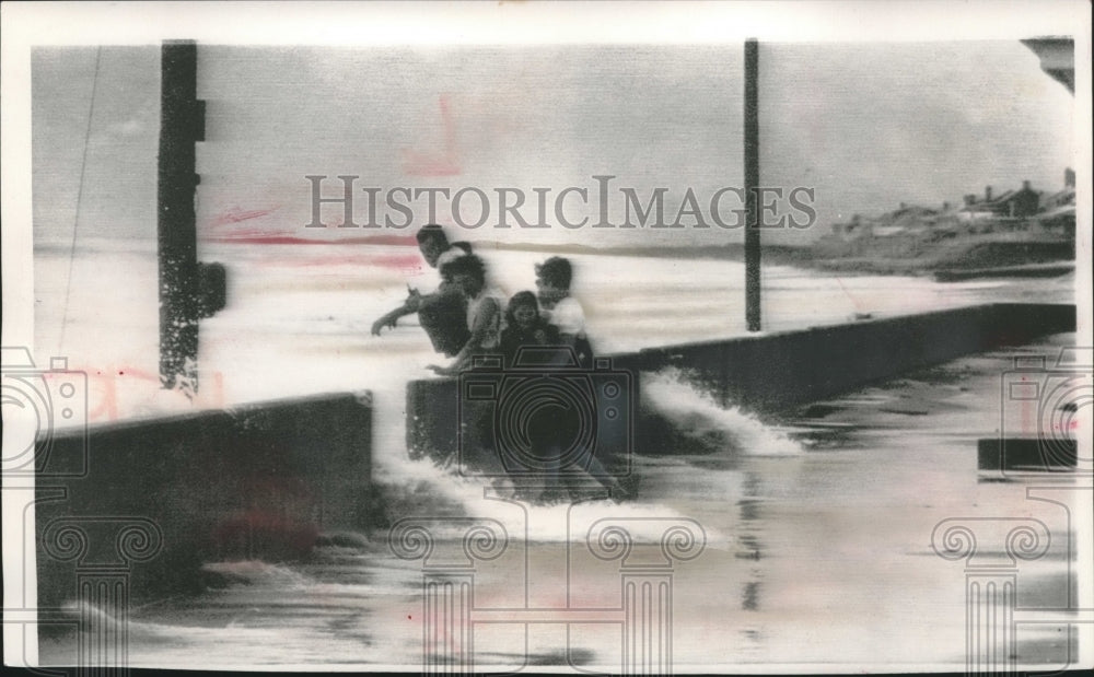 1961 Press Photo Atlantic Beach, North Carolina before Hurricane Esther