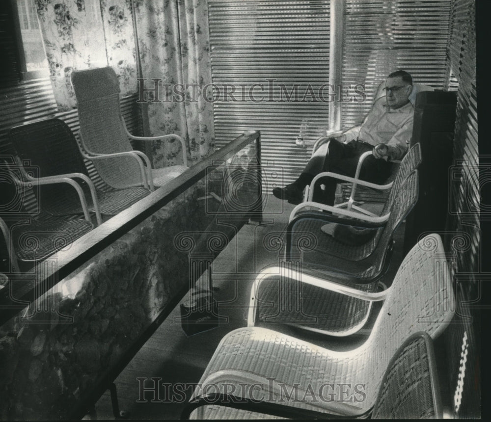 1955 Press Photo To transform his garage Murray lined it with aluminum