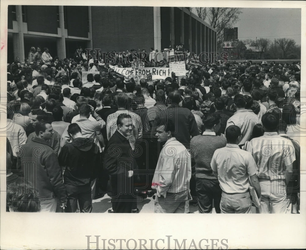 1956 Press Photo UWM students rally to protest a proposed hike in tuition - Historic Images