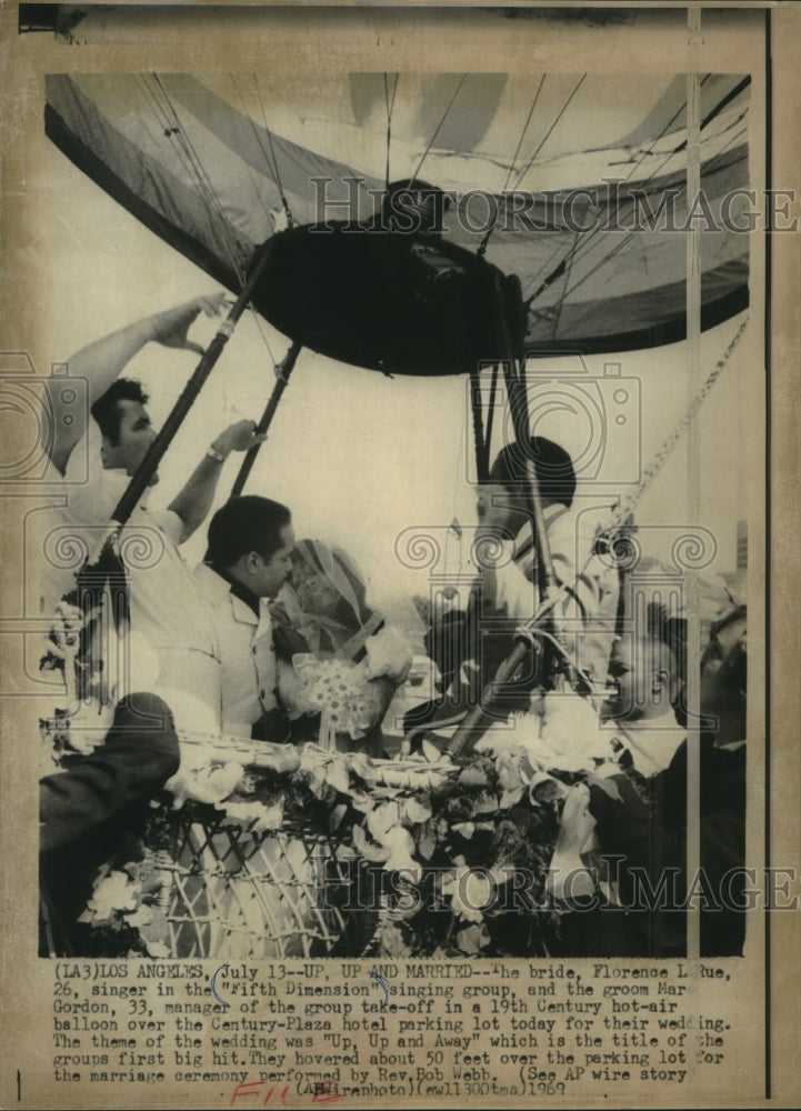 1969 Press Photo Fifth Dimension singer Florence Larue wedding, California- Historic Images