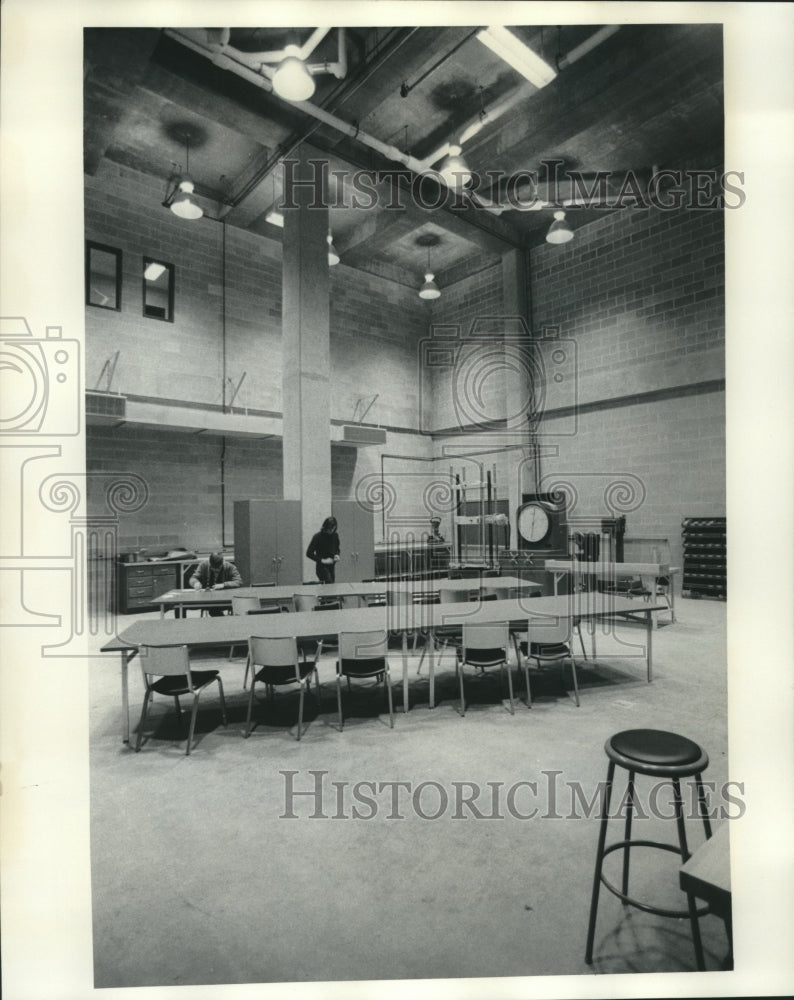 1971 Press Photo University of Wisconsin-Milwaukee Science Complex testing room- Historic Images