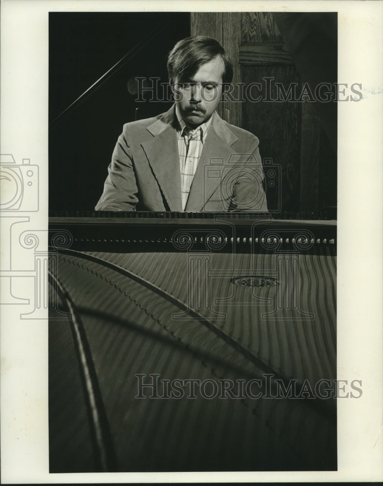 1977 Press Photo Thomas Trohaugh a harpsichordist playing at UWM, Wisconsin.- Historic Images